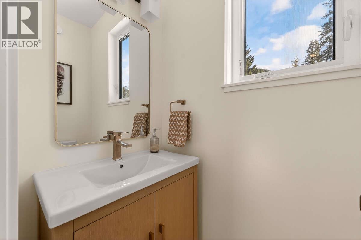 2224 Falls Street Unit# B, Nelson