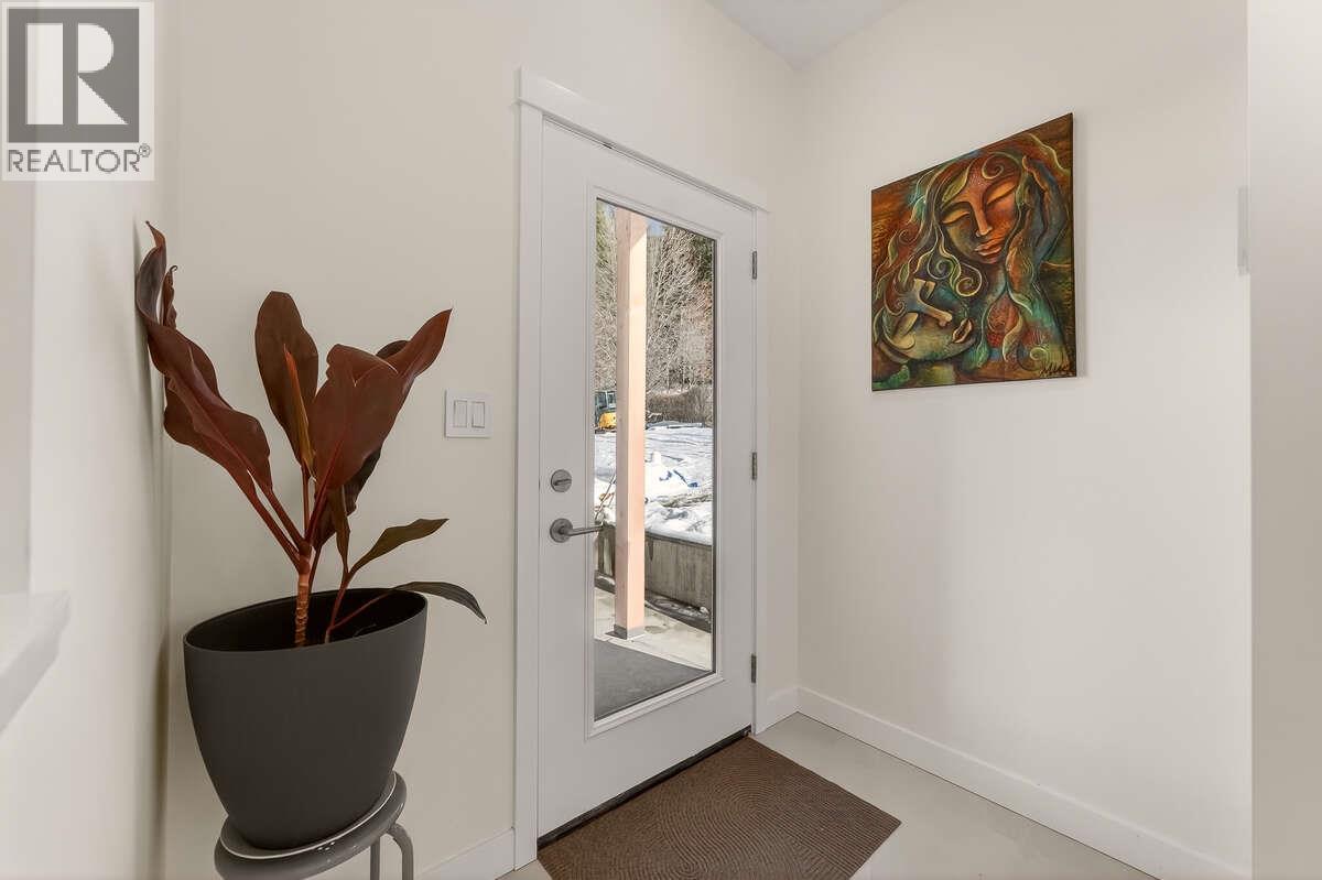 2224 Falls Street Unit# B, Nelson