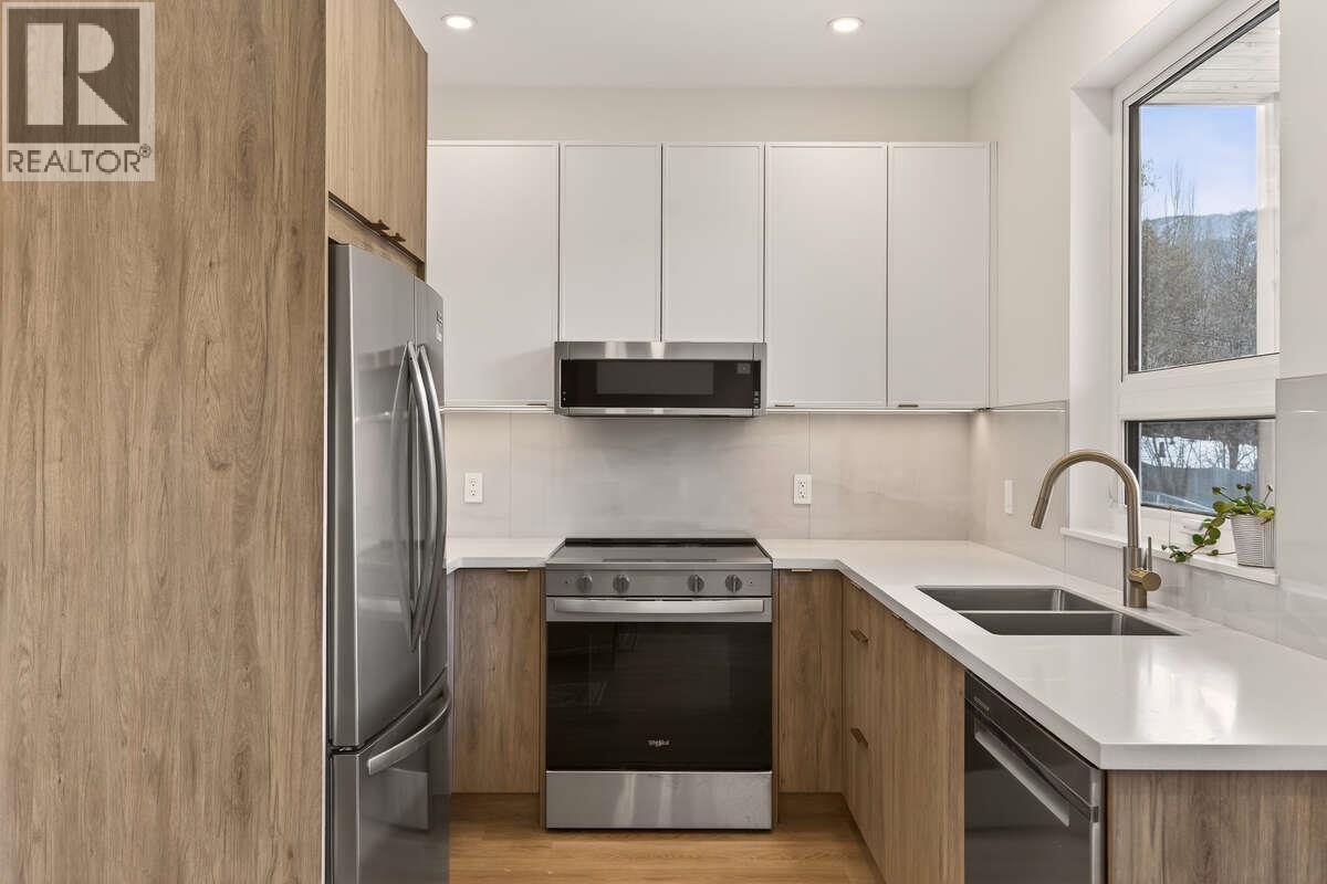 2224 Falls Street Unit# B, Nelson