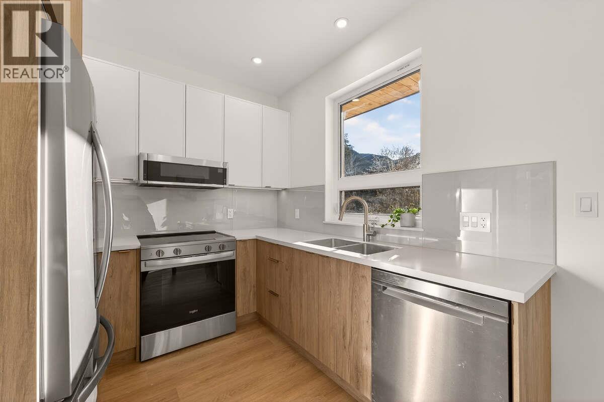 2224 Falls Street Unit# B, Nelson