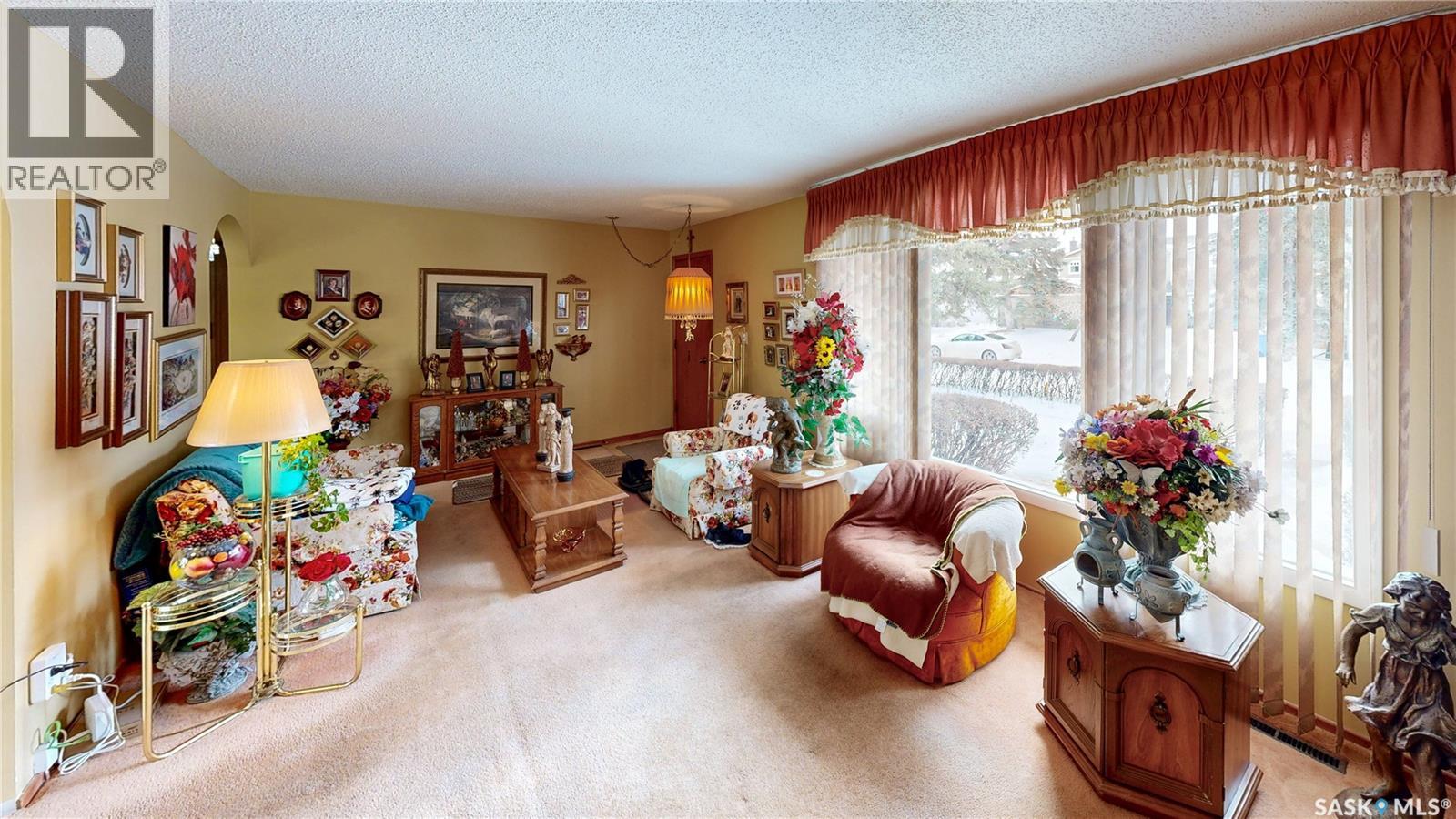 16 Bond CRESCENT - Photo 3 of 26, Regina, Saskatchewan