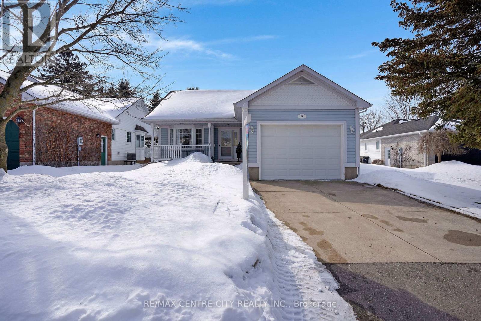 89 - 9 LAKEFIELD COURT - Main photo, Wilmot, Ontario