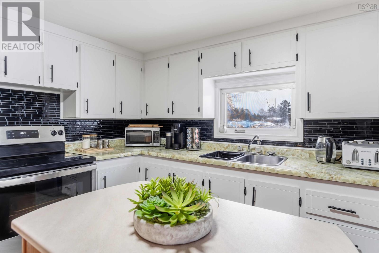 Property 14 of 32 of 293 French Road