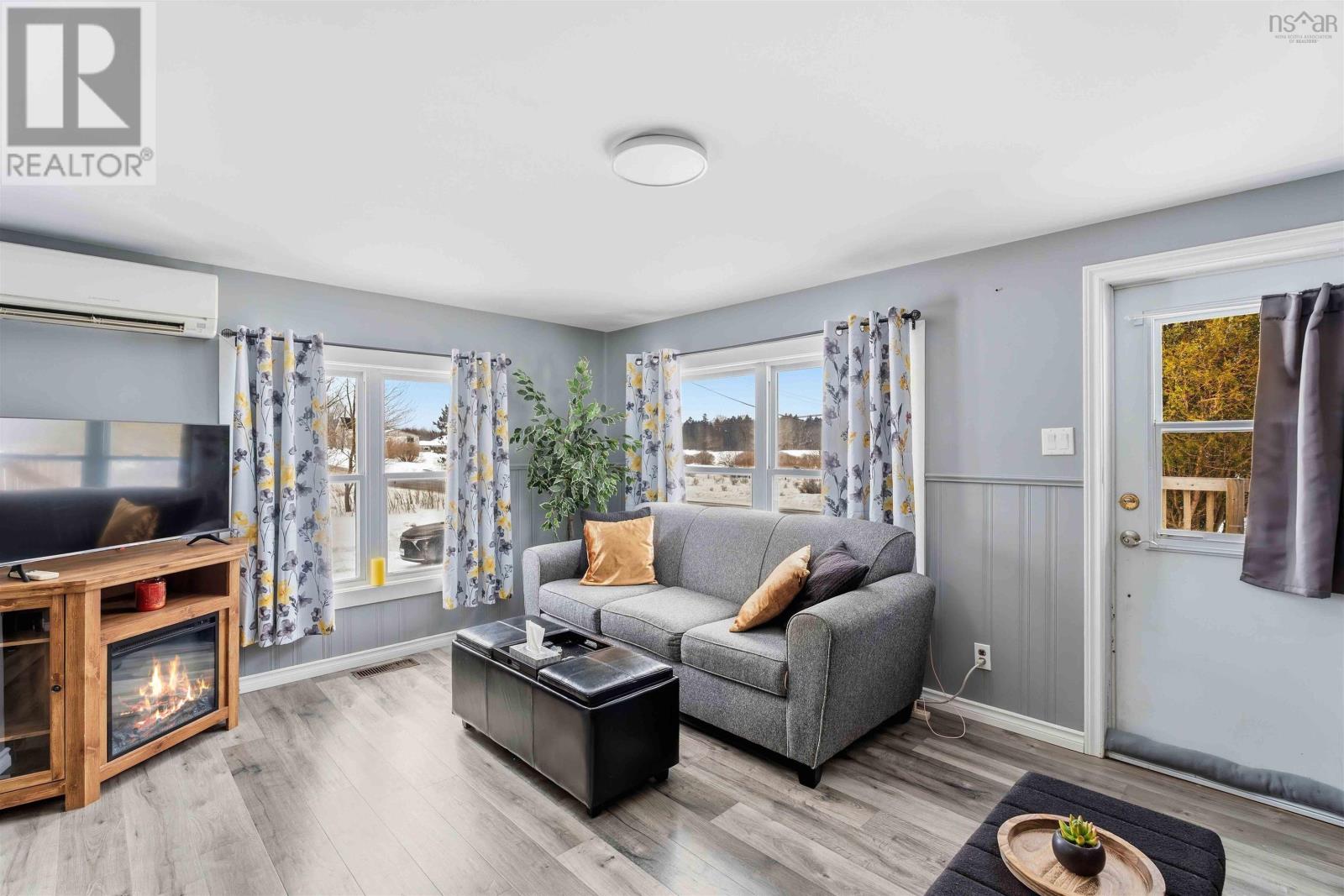 Property 18 of 32 of 293 French Road