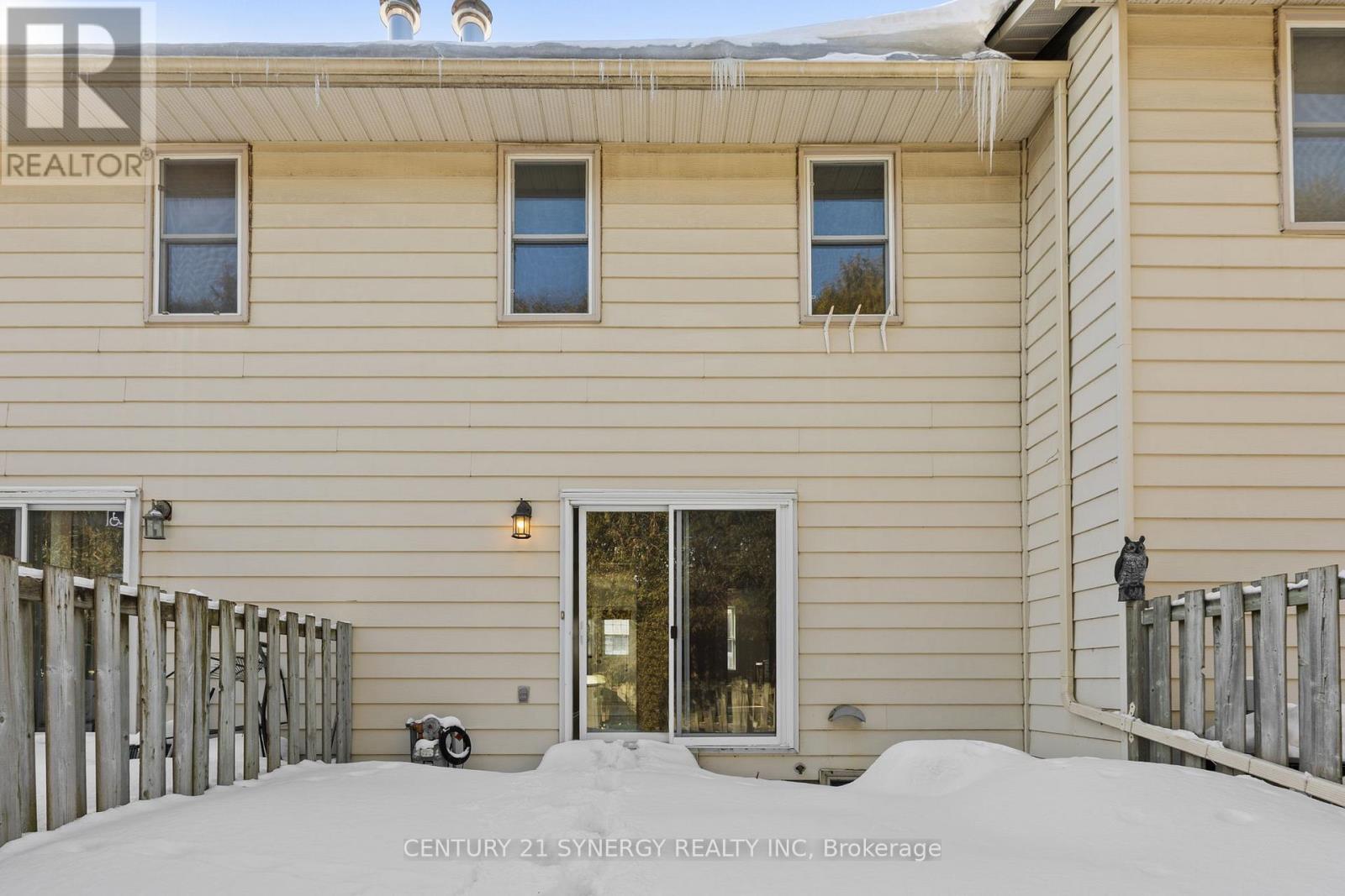 22 - 1963 FAIRGLEN MEWS — photo 35