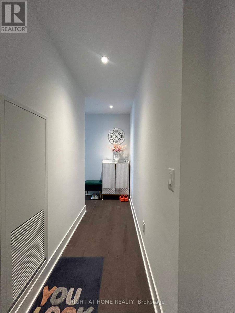 1926 Lake Shore Boulevard West 4009