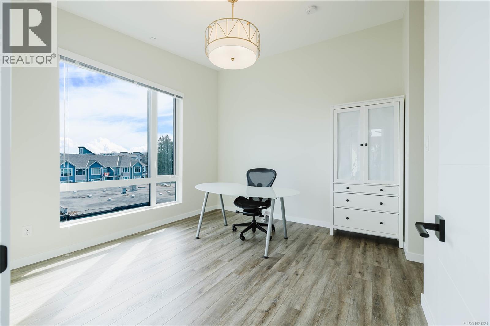 402 100 Lombardy St, Parksville