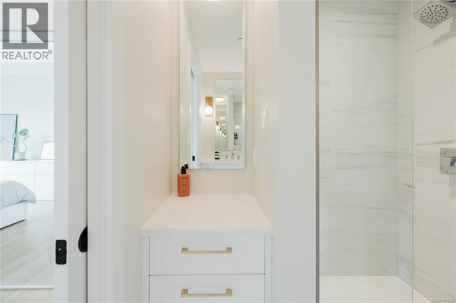 208 100 Lombardy St, Parksville