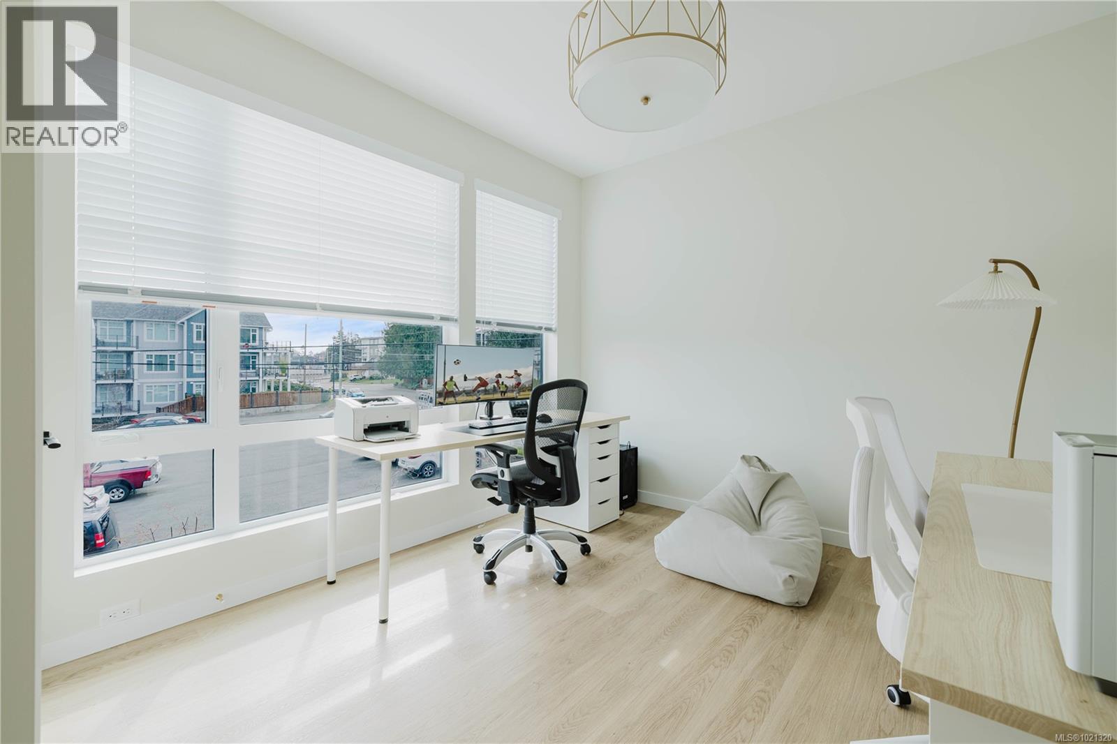 208 100 Lombardy St, Parksville