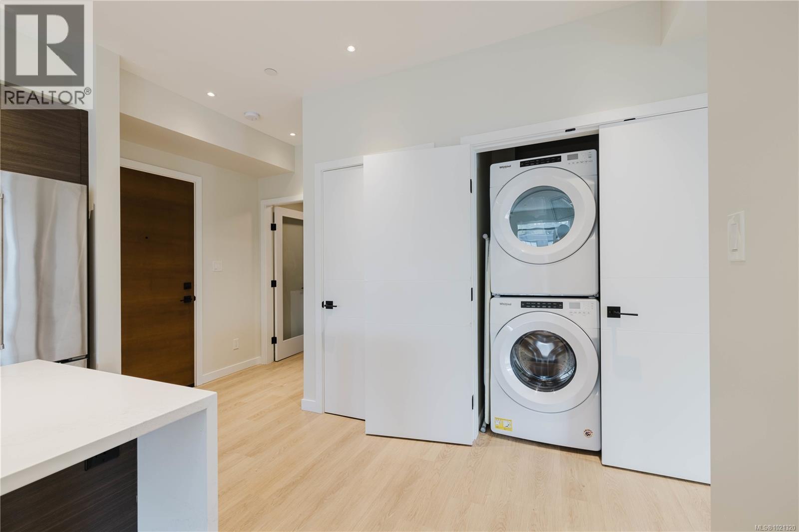 208 100 Lombardy St, Parksville