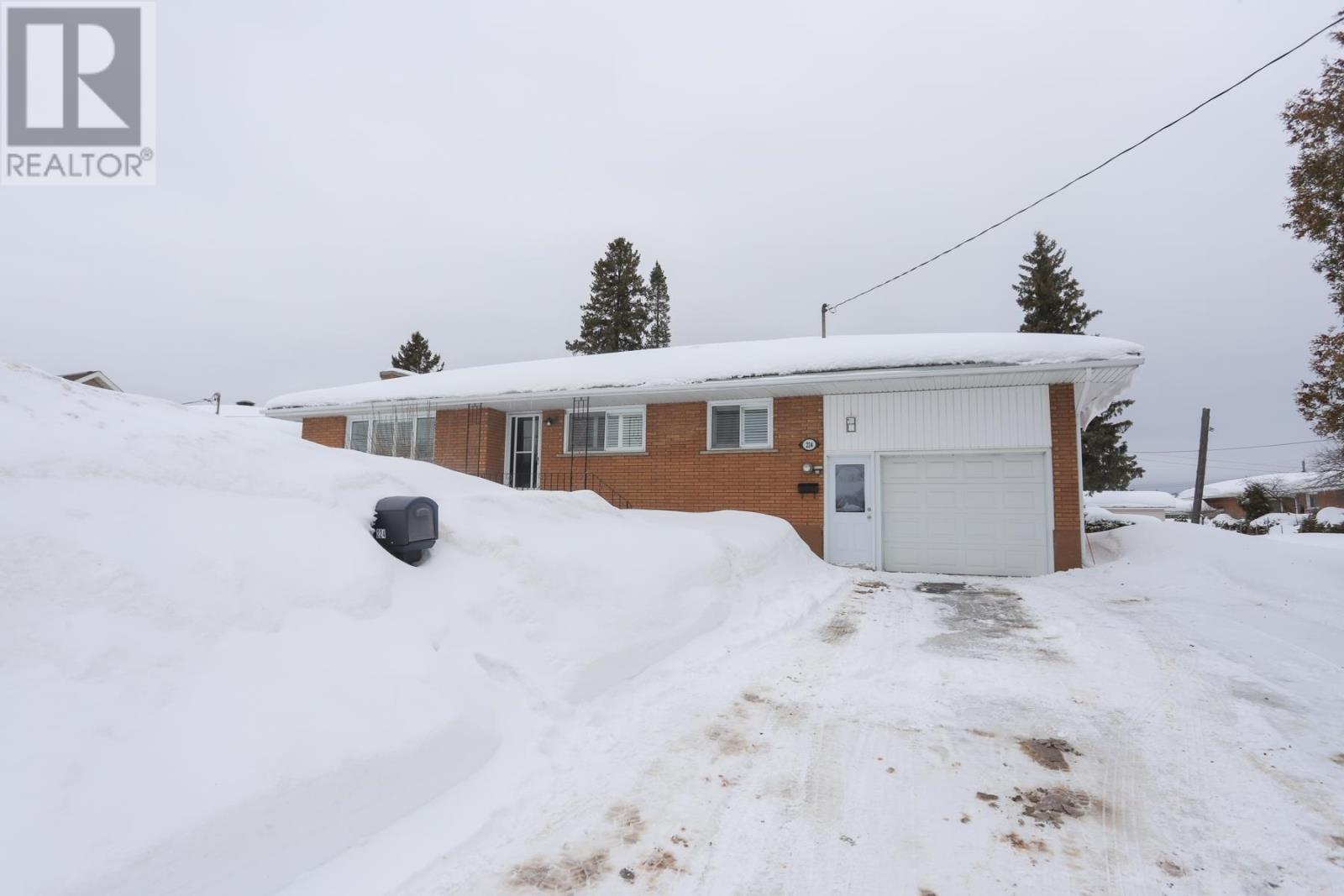 224 Doncaster RD - Photo 3 of 47, Sault Ste. Marie, Ontario