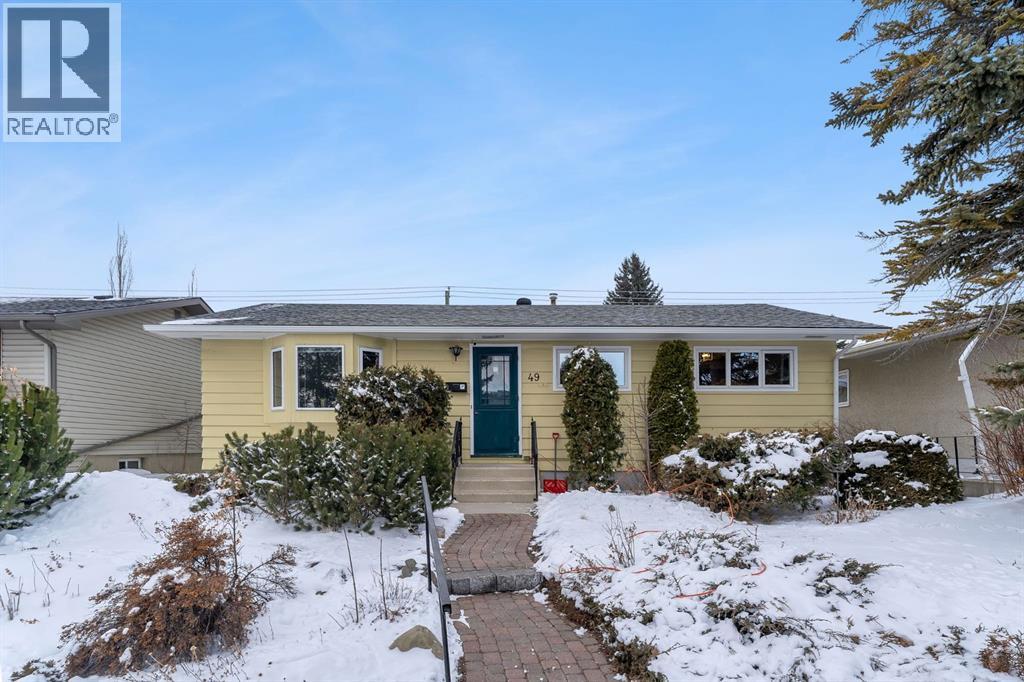 49 Kentish Drive SW - Photo 2 of 34, Calgary, Alberta