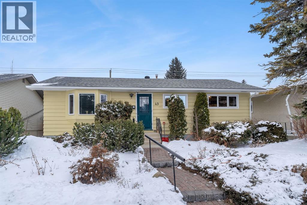 49 Kentish Drive SW - Photo 3 of 34, Calgary, Alberta
