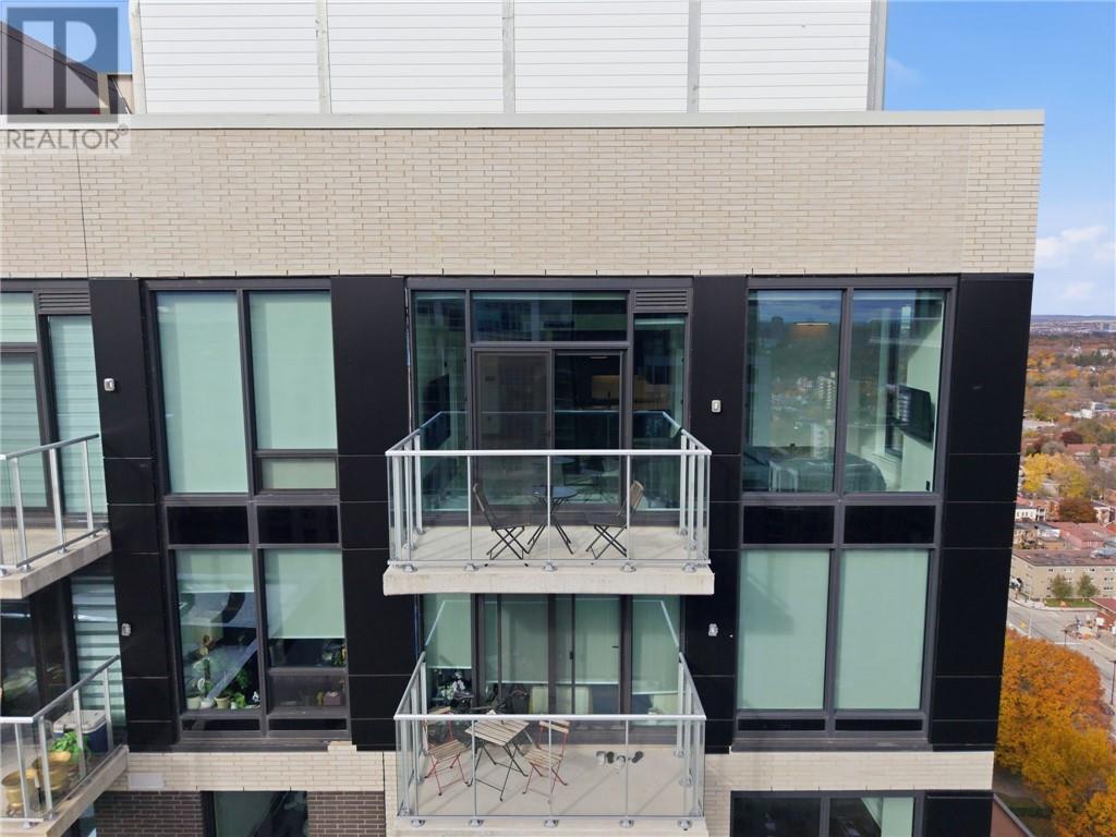 180 GEORGE STREET UNIT# PH206 - 22