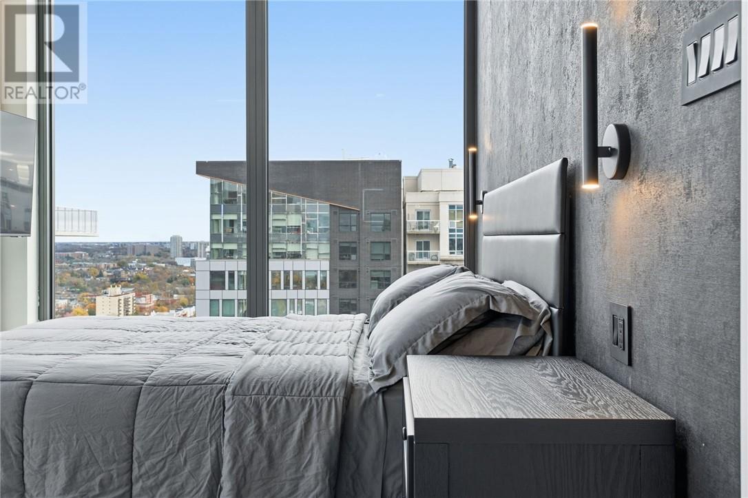 180 GEORGE STREET UNIT# PH206 - 26