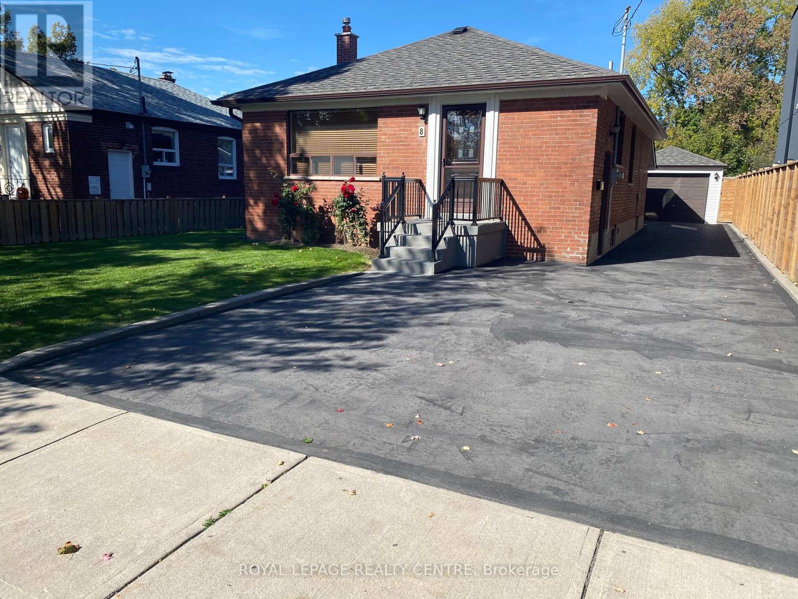 8 DAVICK DRIVE - Photo 2 of 28, Toronto (Alderwood), Ontario