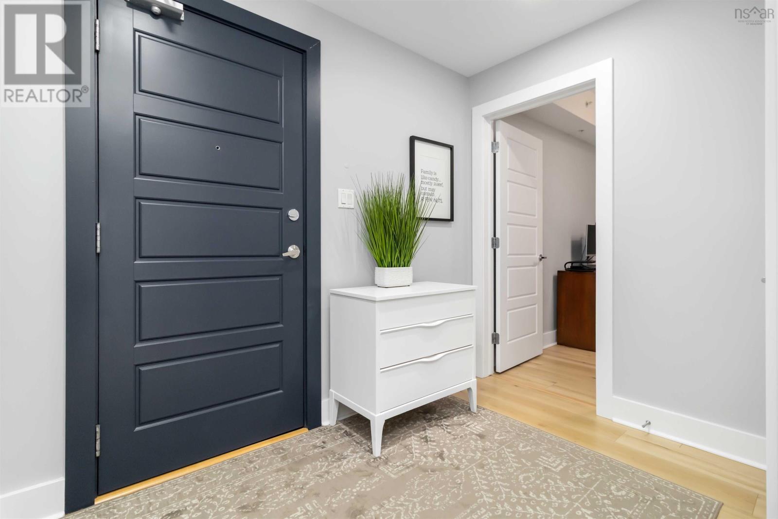 Property 2 of 49 of 802 31 Kings Wharf Place