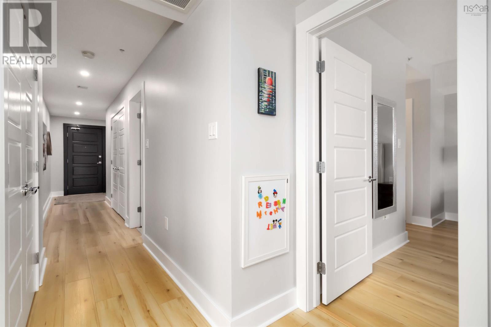 Property 23 of 49 of 802 31 Kings Wharf Place