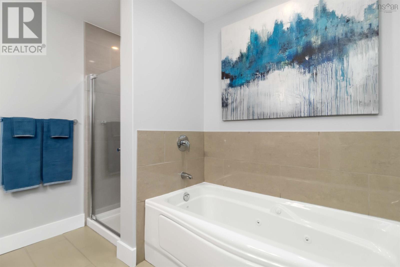 Property 28 of 49 of 802 31 Kings Wharf Place