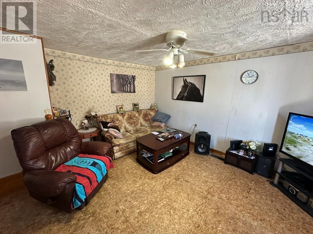 Property 15 of 29 of 2043 Highway 359