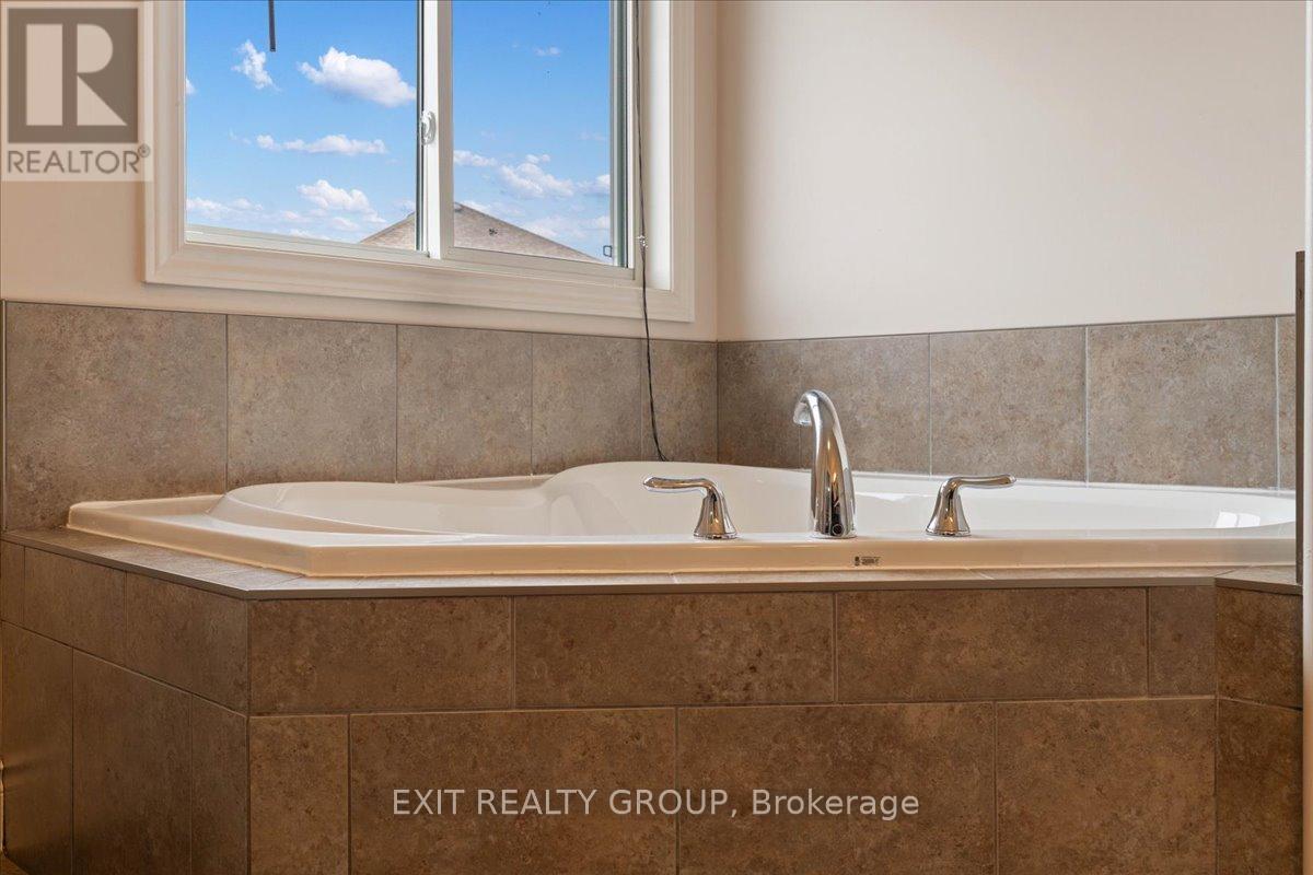 82 MOUNTAIN ASH DRIVE - 17