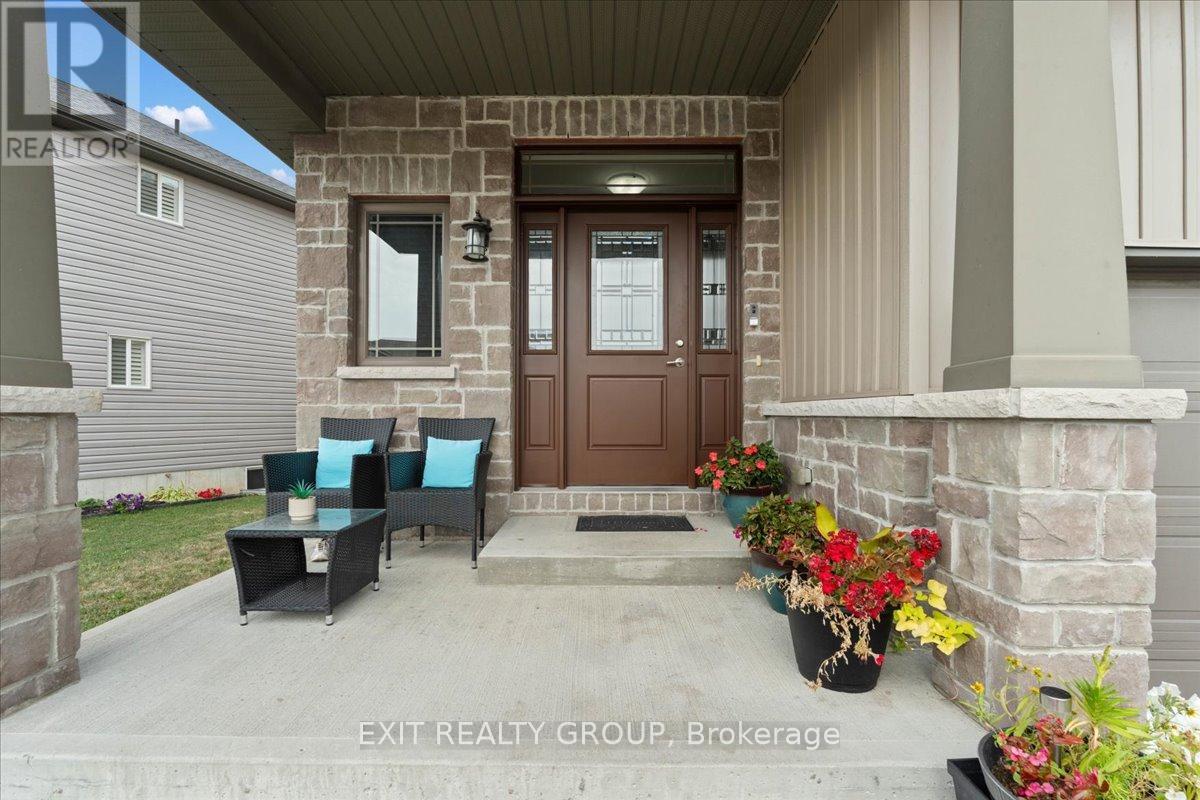 82 MOUNTAIN ASH DRIVE - 3