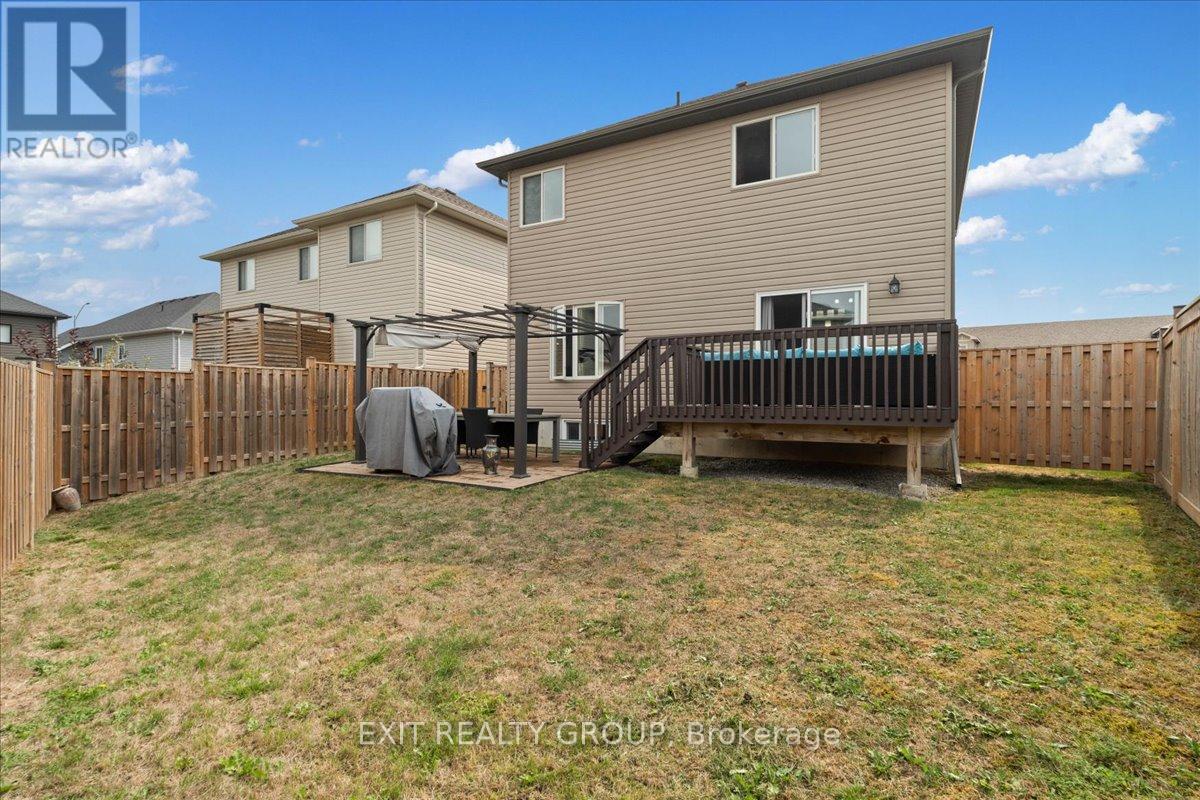 82 MOUNTAIN ASH DRIVE - 33