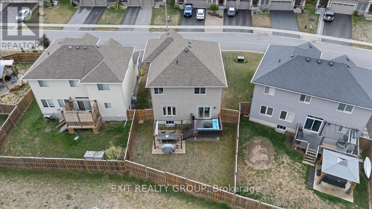 82 MOUNTAIN ASH DRIVE - 34