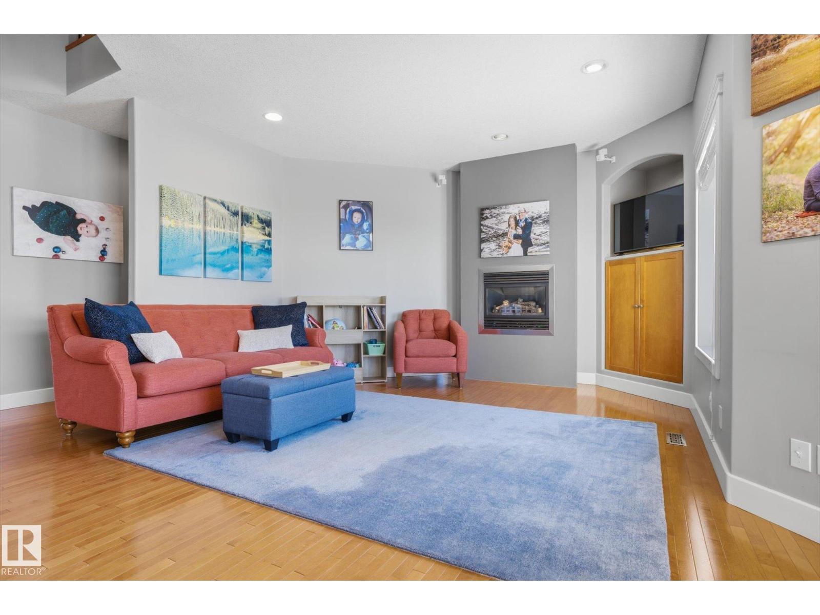 9422 100A ST NW - Photo 4 of 56, Edmonton, Alberta