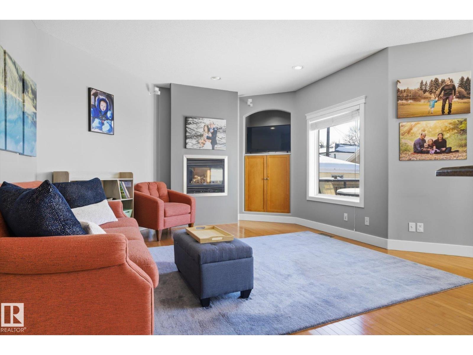 9422 100A ST NW - Photo 3 of 56, Edmonton, Alberta