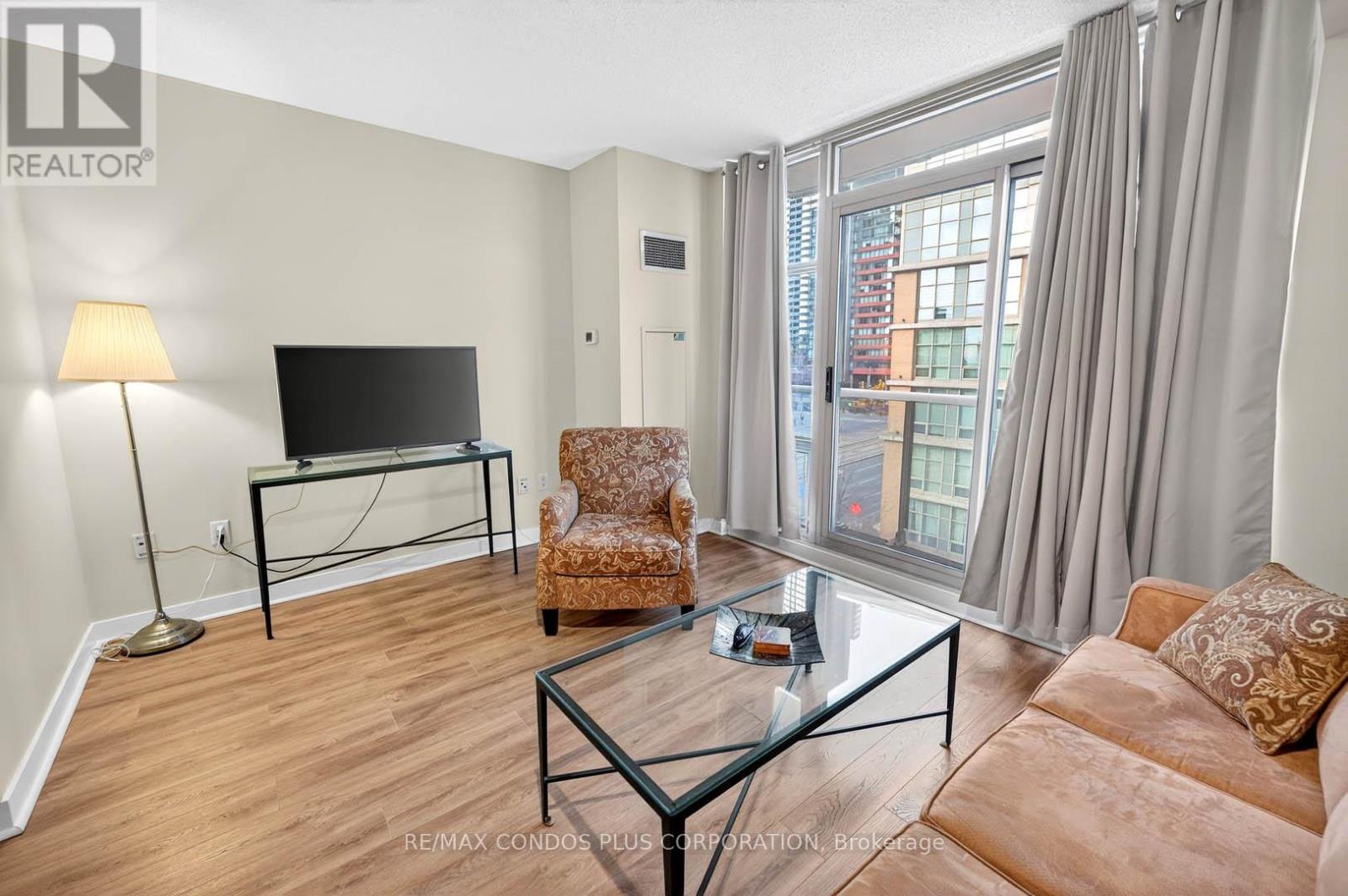 #605 35 MARINER TERRACE - 9