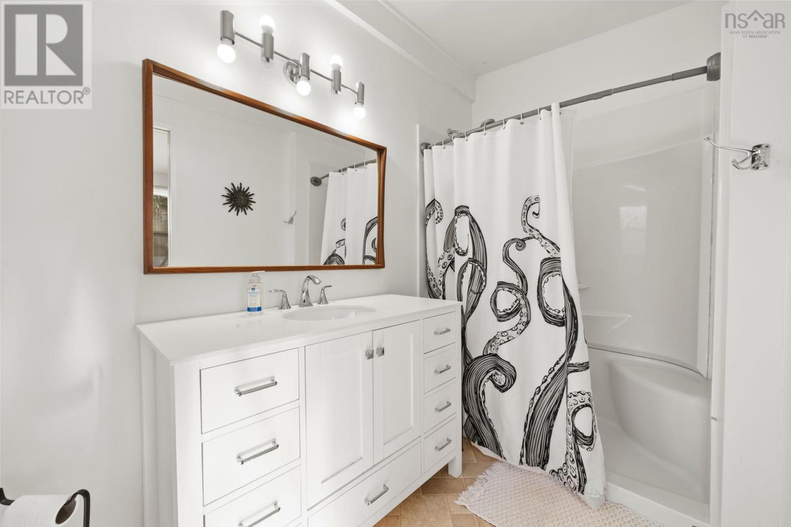 Property 21 of 49 of 6 Lavinia Street