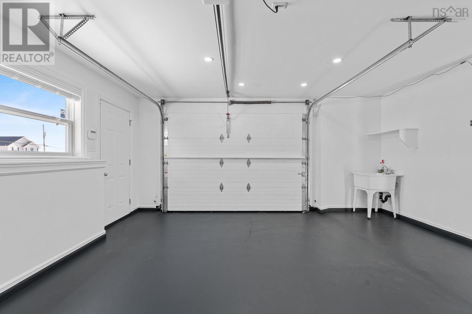 Property 29 of 33 of 5 Kiel Court