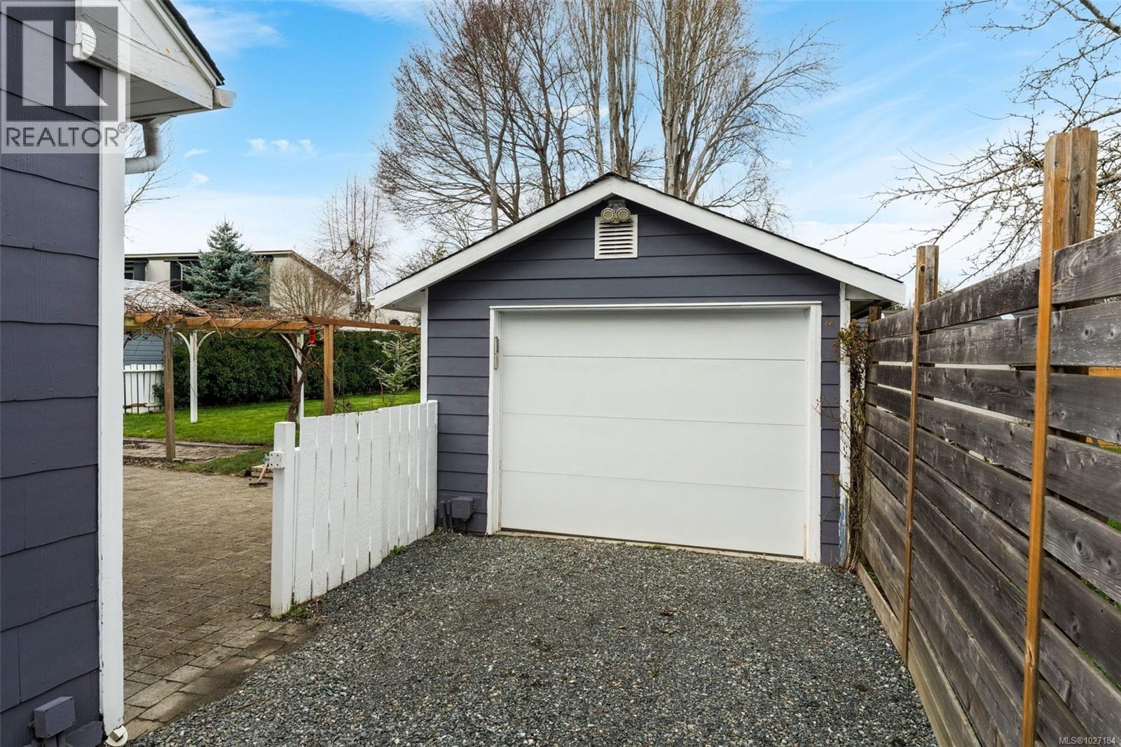  1570 Clawthorpe Avenue, Victoria