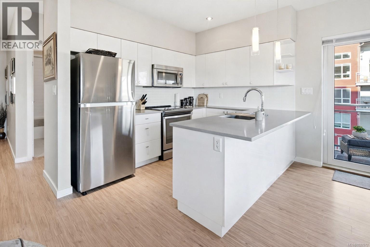 210 785 Tyee Road, Victoria