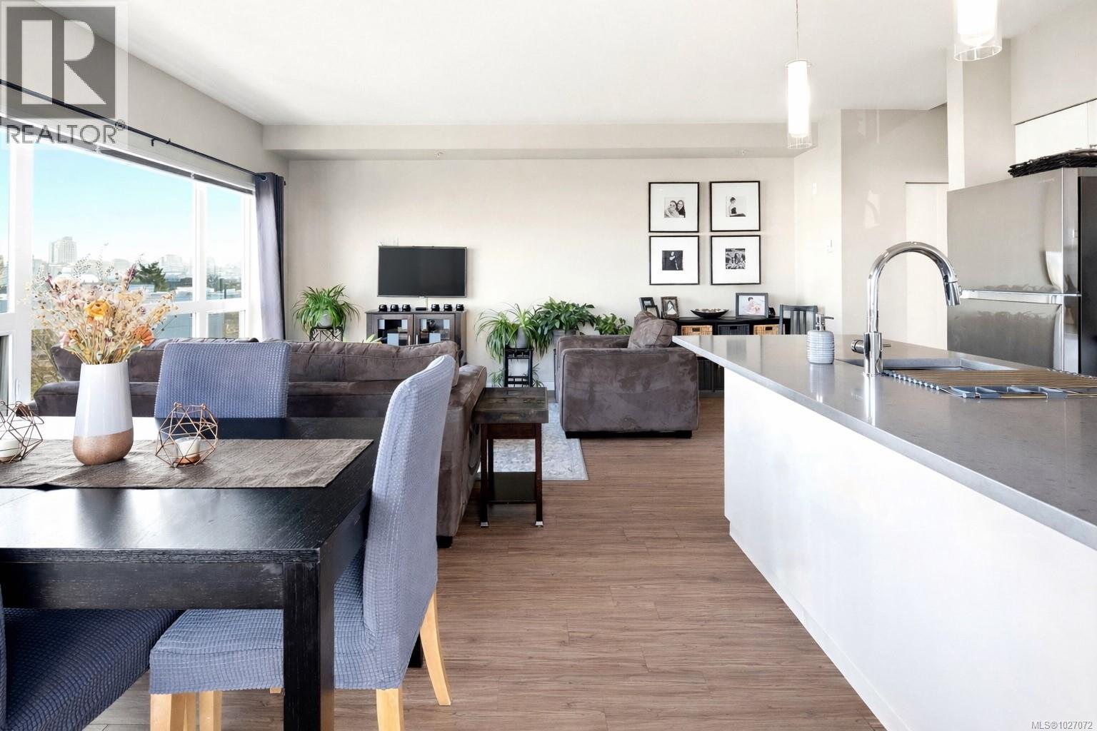 210 785 Tyee Road, Victoria