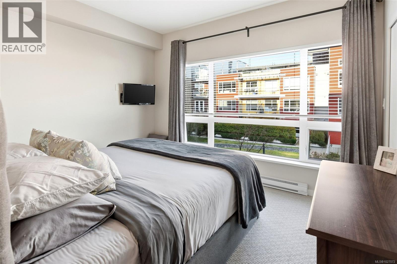 210 785 Tyee Road, Victoria