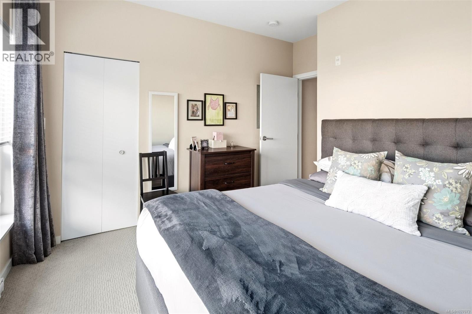 210 785 Tyee Road, Victoria