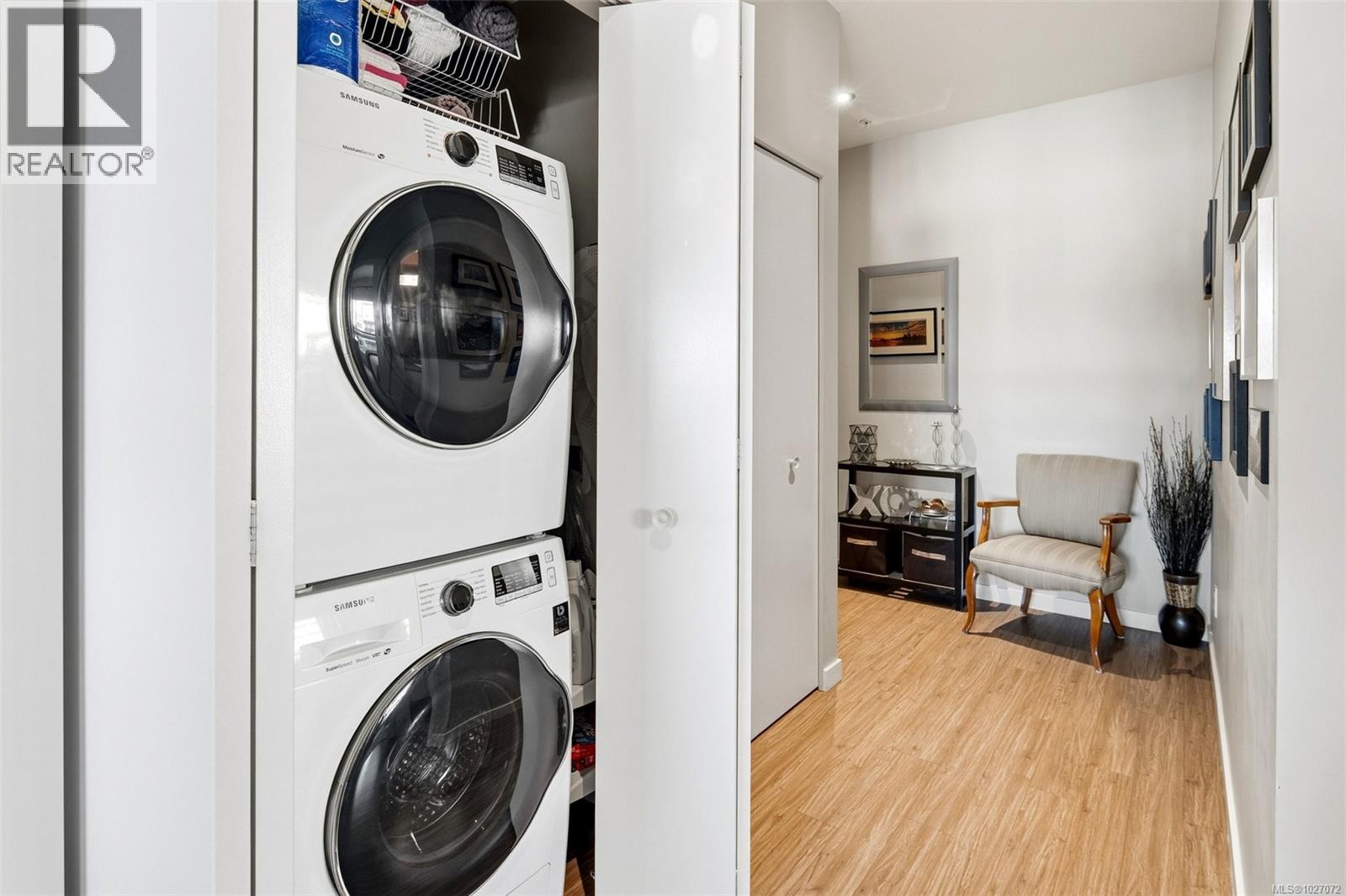 210 785 Tyee Road, Victoria