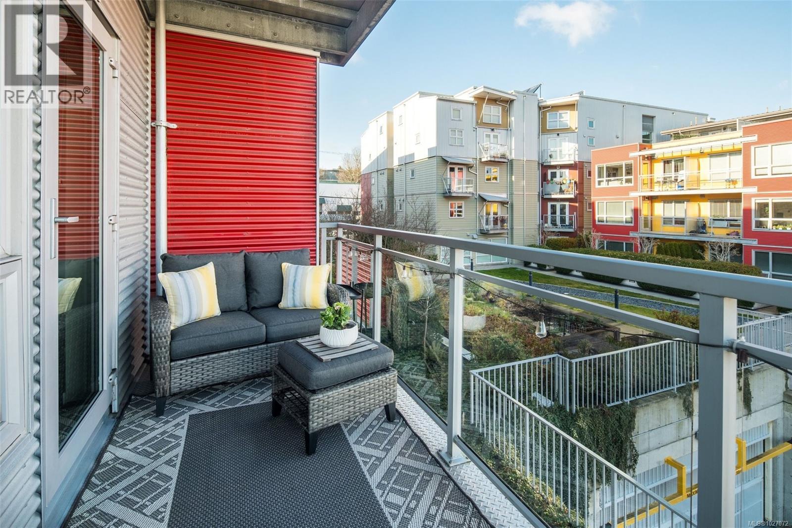 210 785 Tyee Road, Victoria