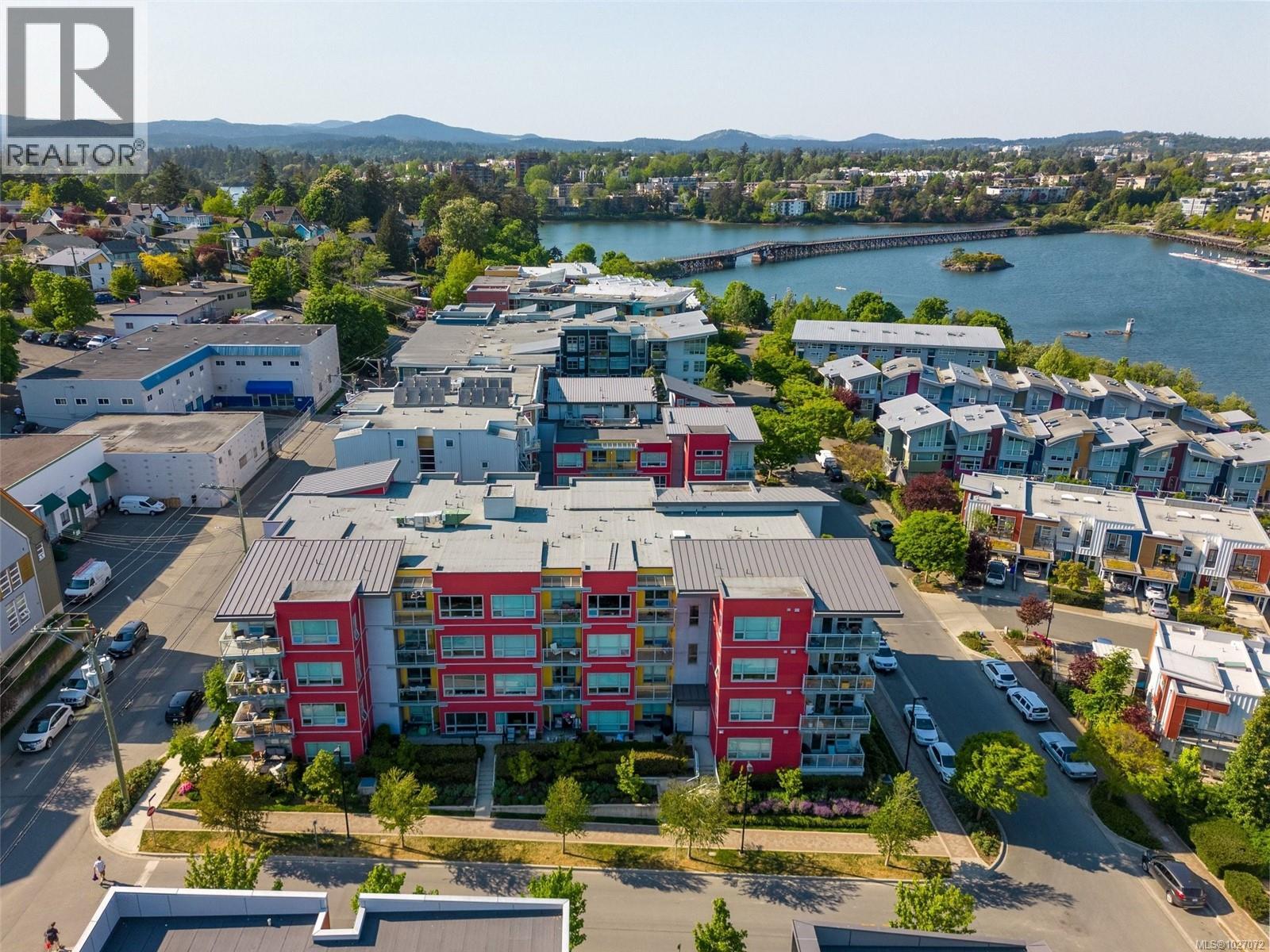 210 785 Tyee Road, Victoria