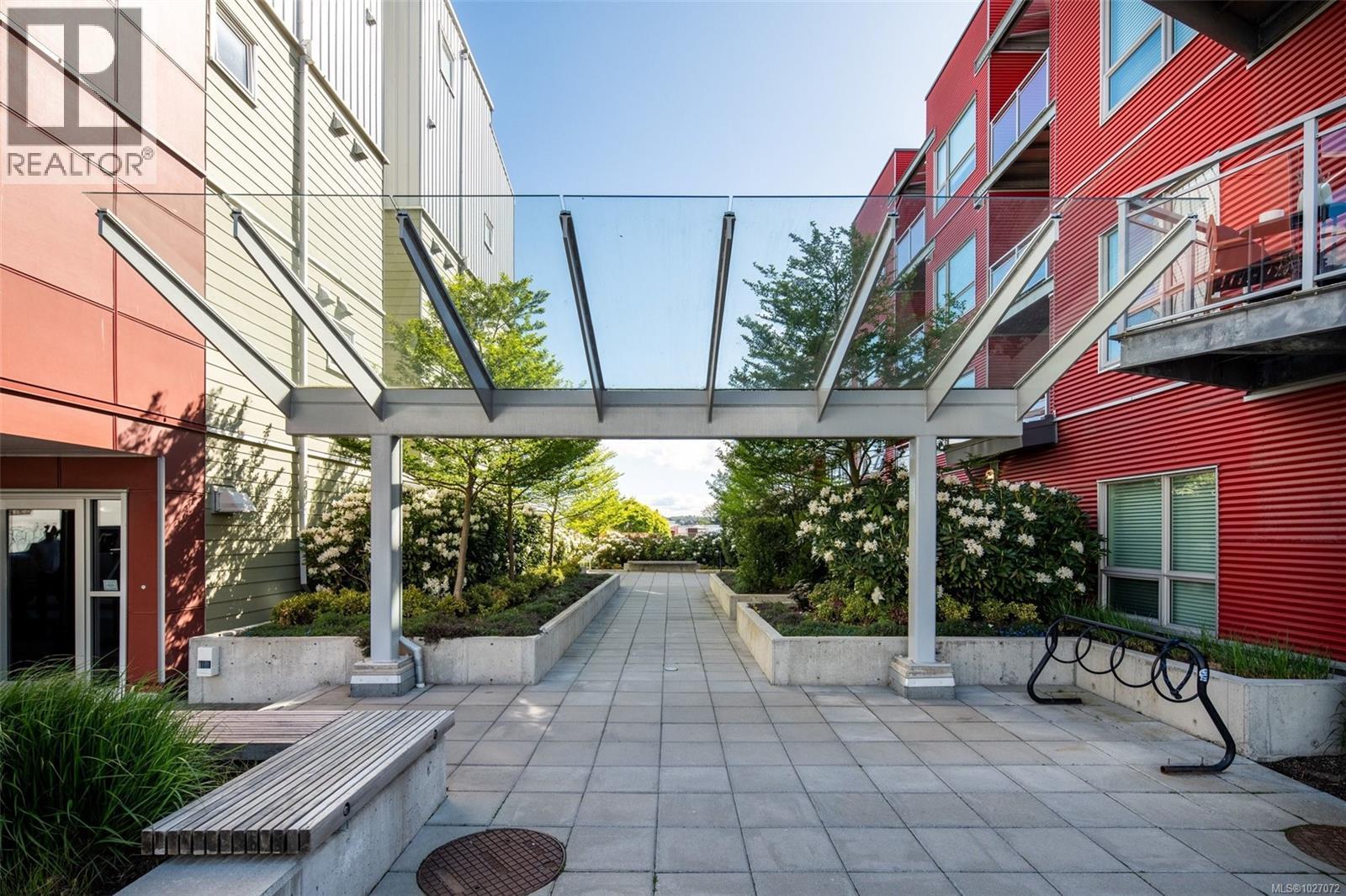 210 785 Tyee Road, Victoria