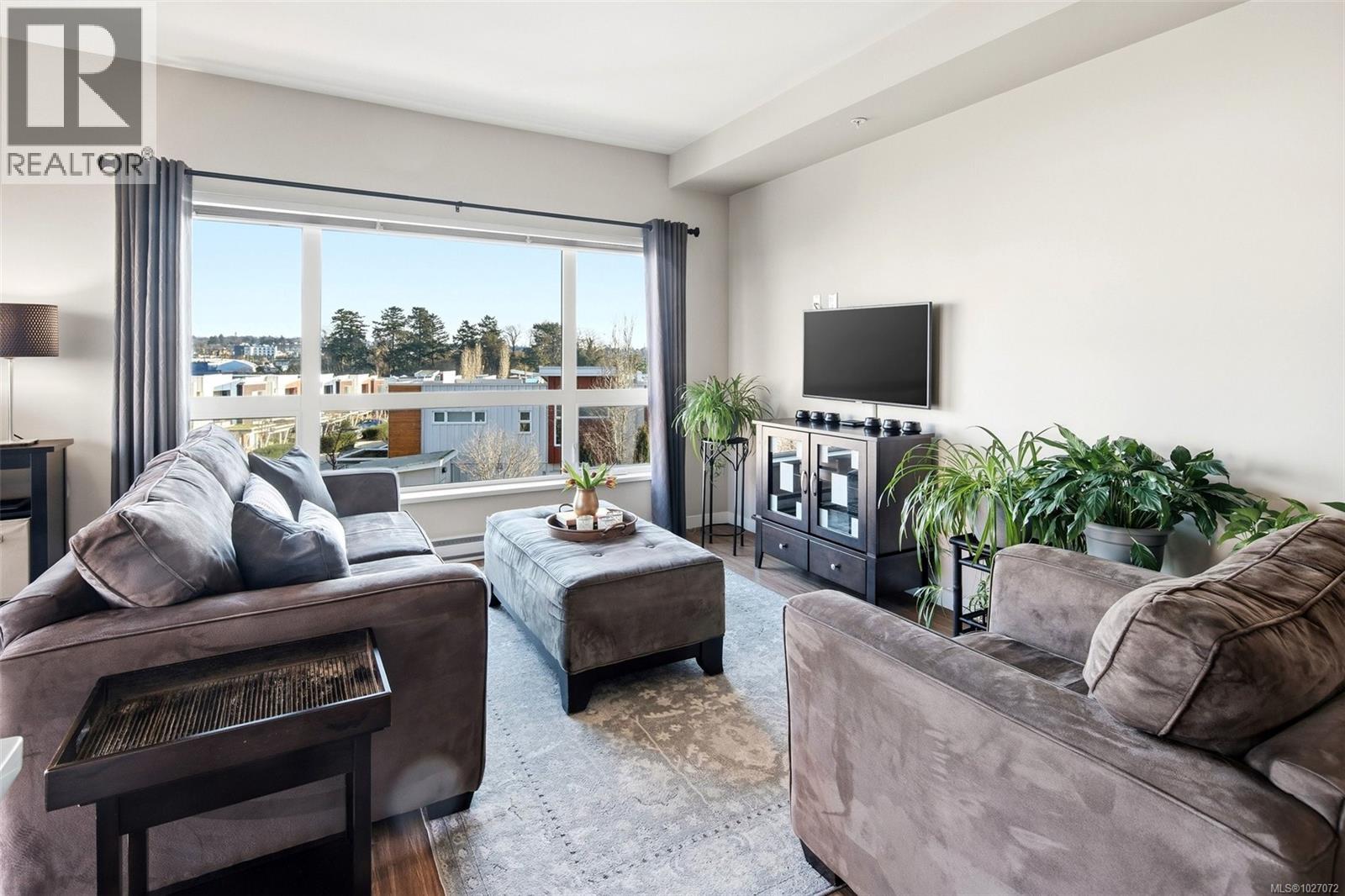 210 785 Tyee Road, Victoria