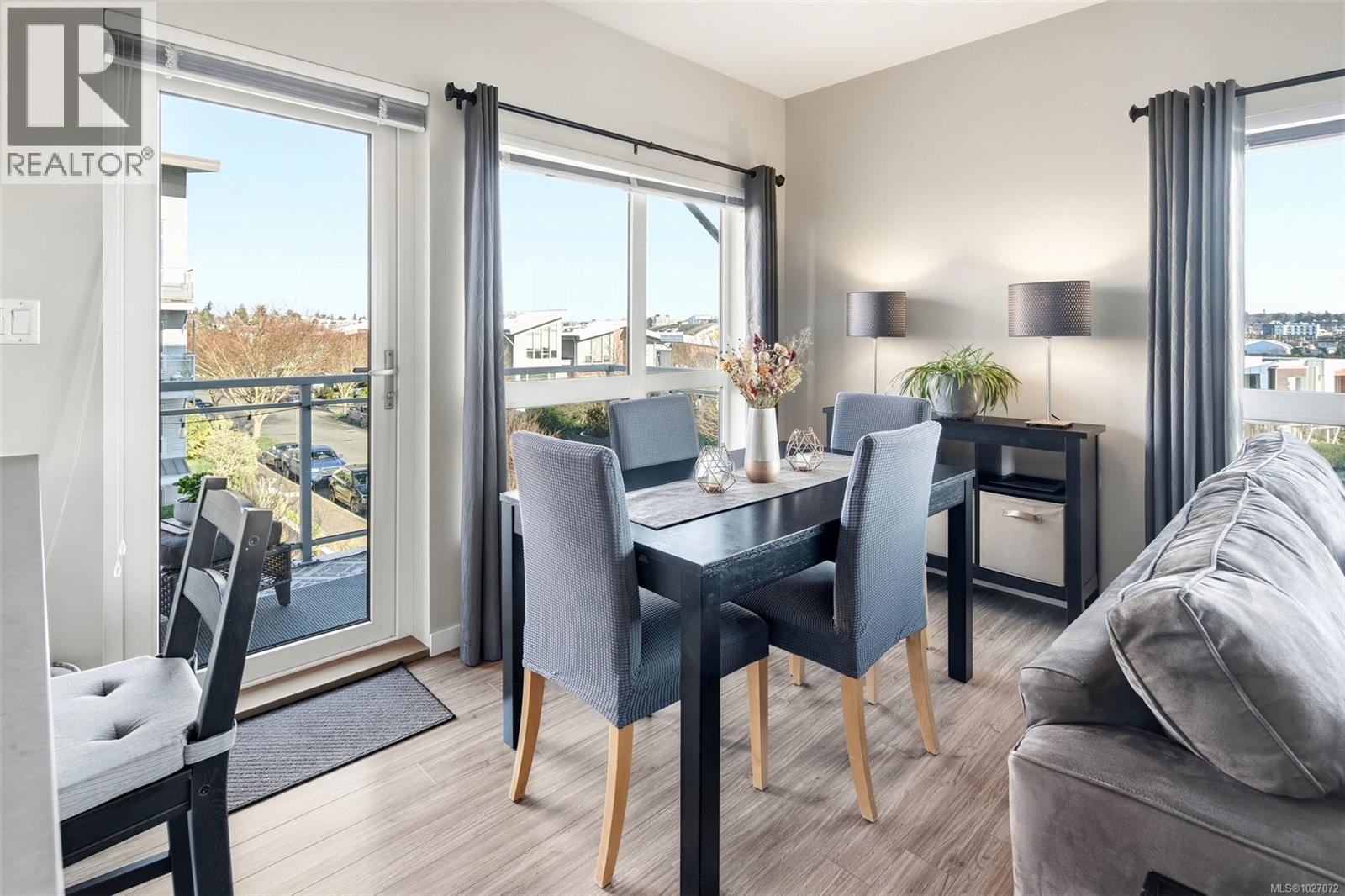 210 785 Tyee Road, Victoria