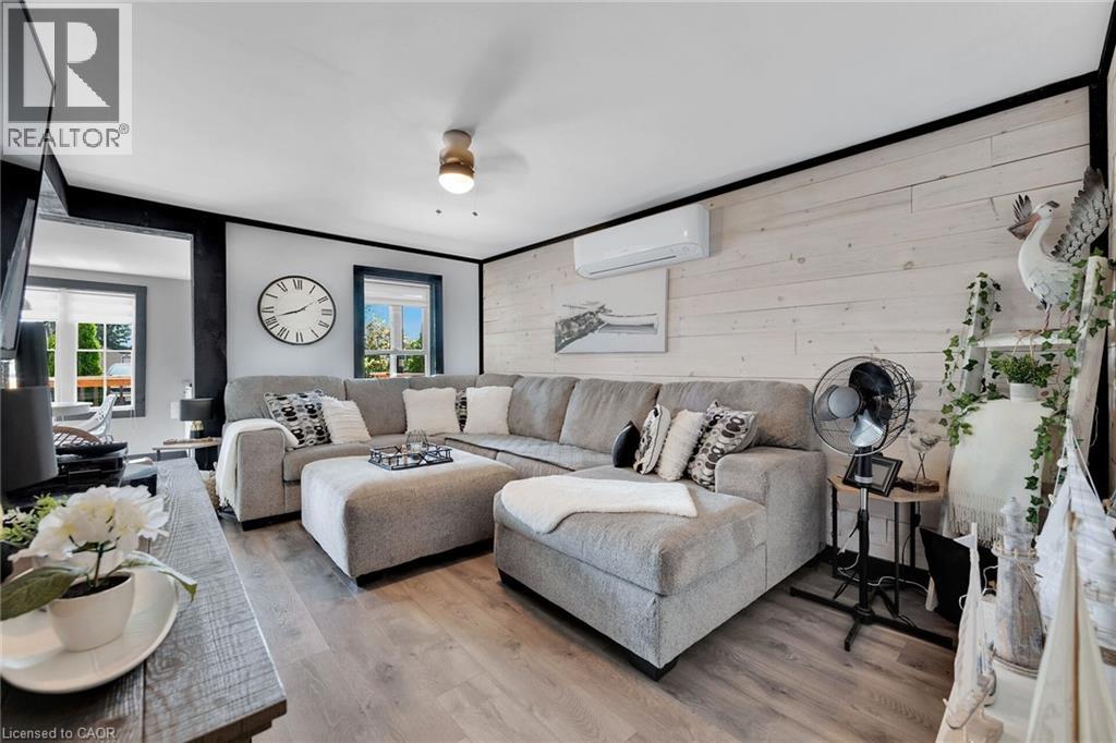1023 LAKESHORE Road - 13