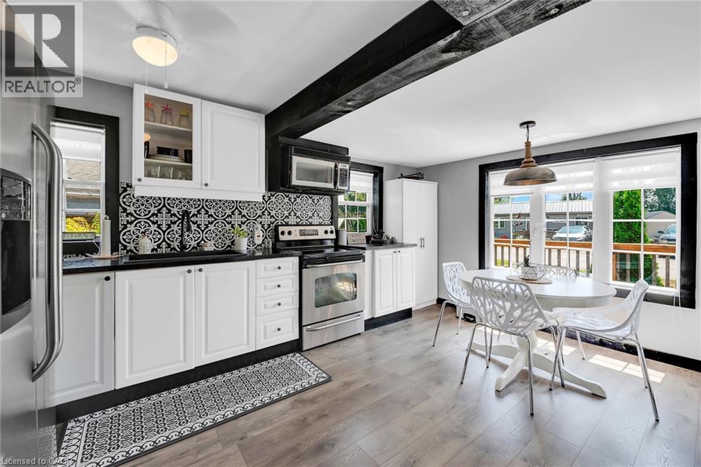 1023 LAKESHORE Road - 8