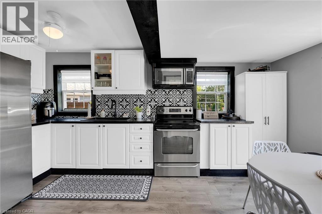 1023 LAKESHORE Road - 7