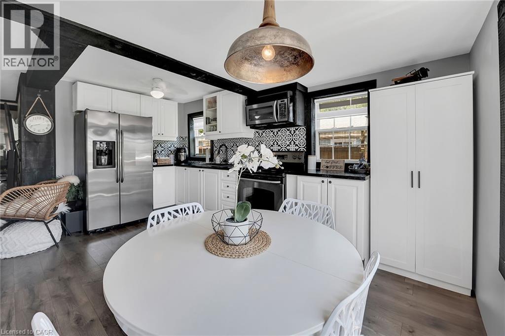 1023 LAKESHORE Road - 6