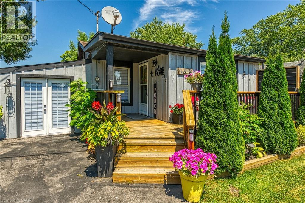 1023 LAKESHORE Road - 4