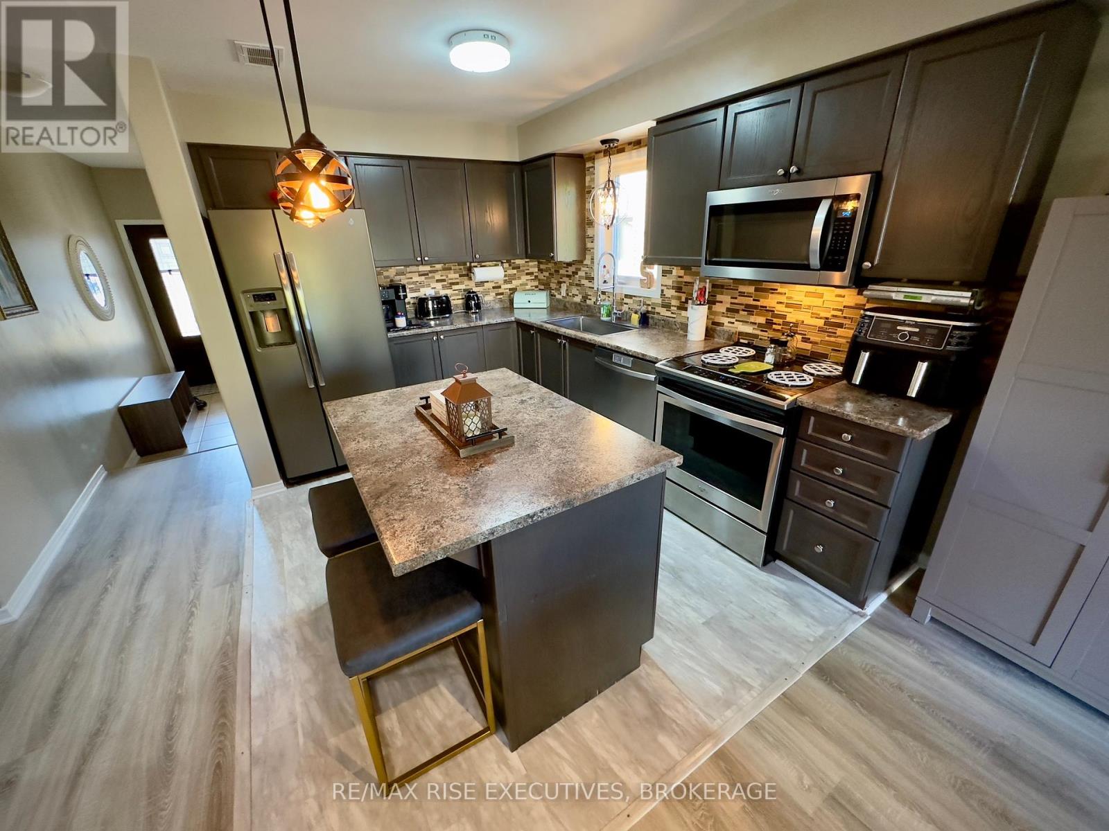 1651 CRIMSON CRESCENT - 3